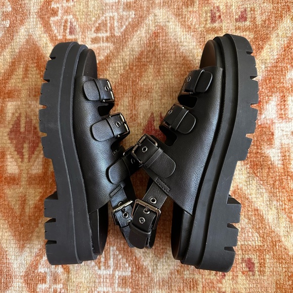 Sincerely Jules Black Chunky Platform Sandals - Picture 2 of 5